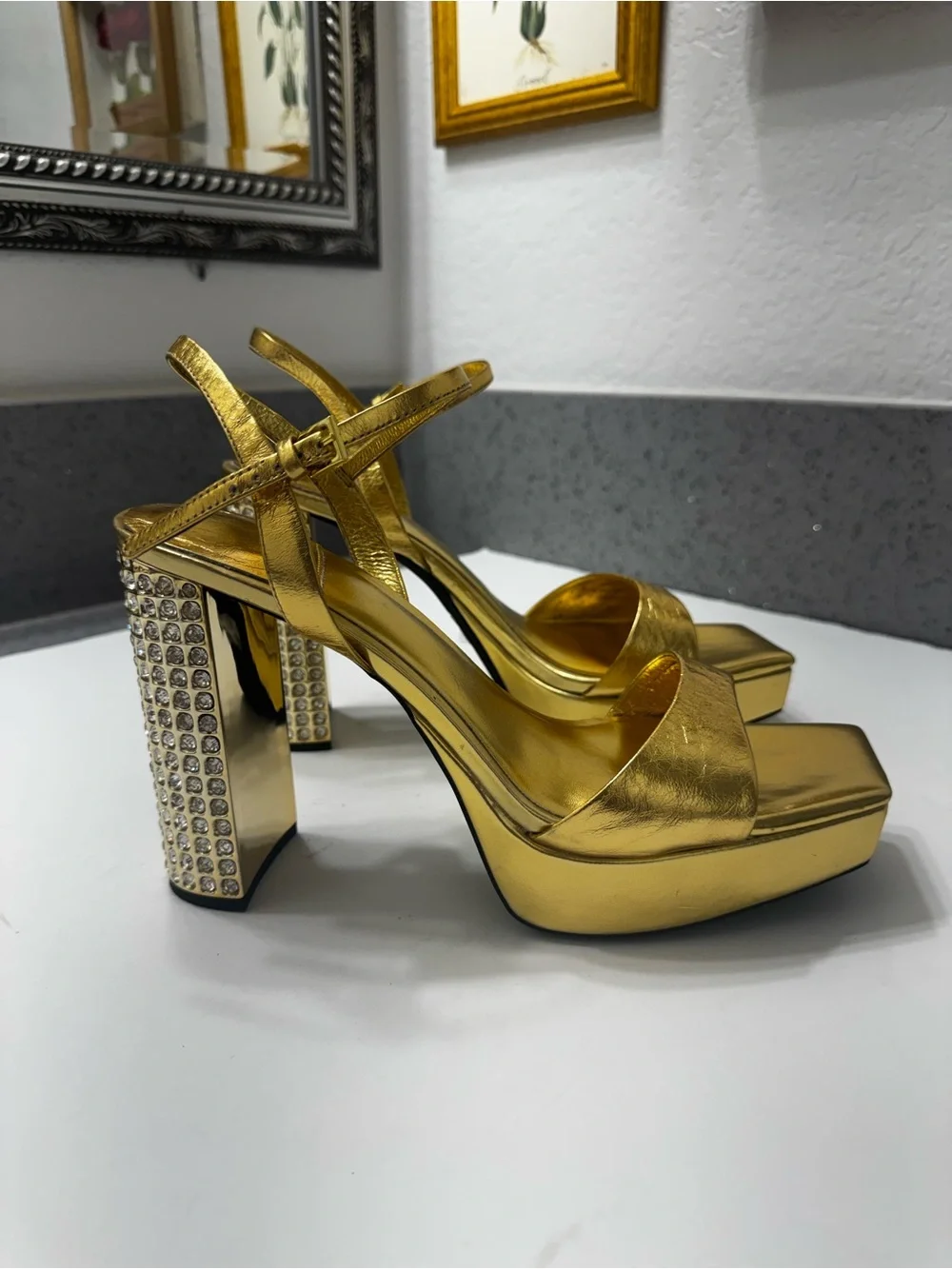 Jeffrey Campbell Dias Sandal Gold Metallic Crystal Detail Platform Sz 10